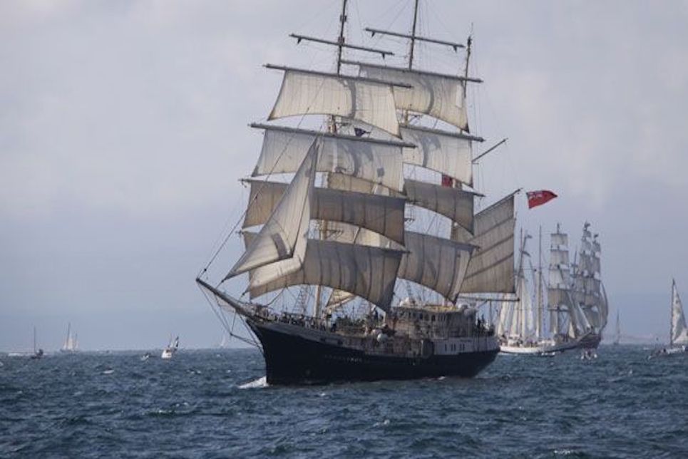 tall ship tenacious